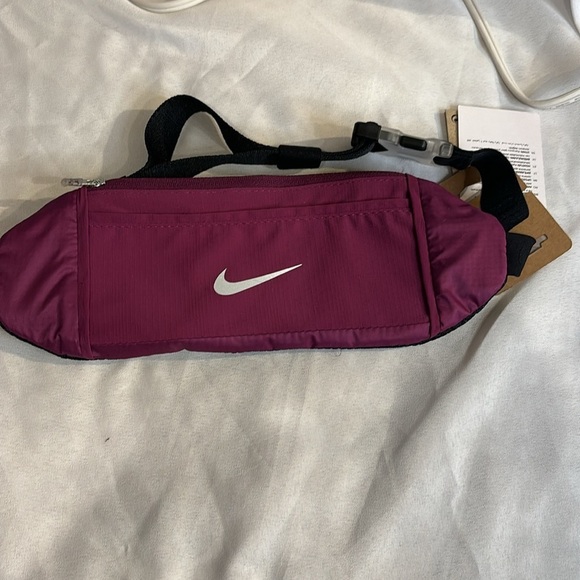 Nike Challenger Waist Pack-Fuchsia ​​Reflective Swoosh - Picture 1 of 6